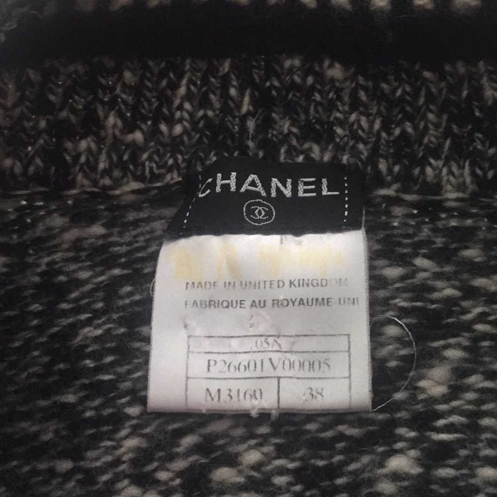 Chanel beautiful Cashmere Cardigan - Picture 7 of 8